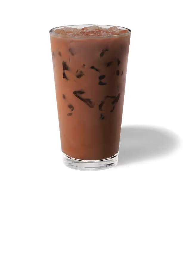 Un iced mocha într-un pahar înalt
