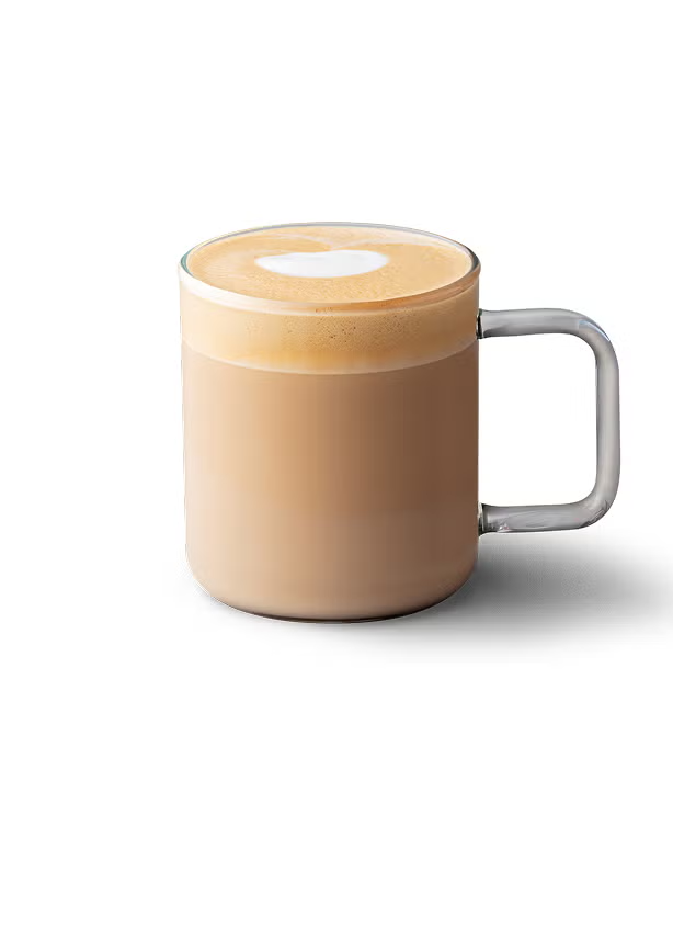 O caffè latte într-o cană de sticlă