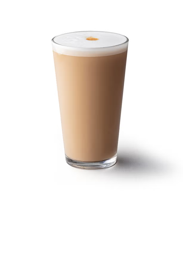 Un latte macchiato într-un pahar înalt