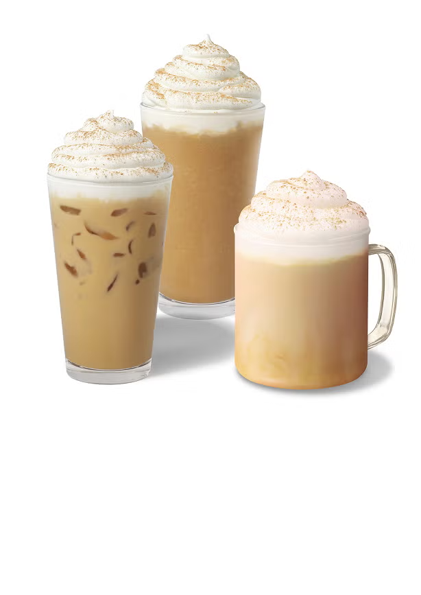 Selecție de Pumpkin spice latte, servit într-o varietate de pahare