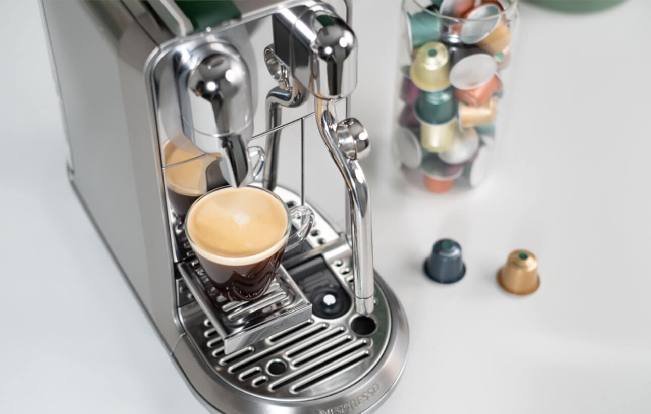 Diverse capsule de cafea We Proudly Serve Starbucks pe blat