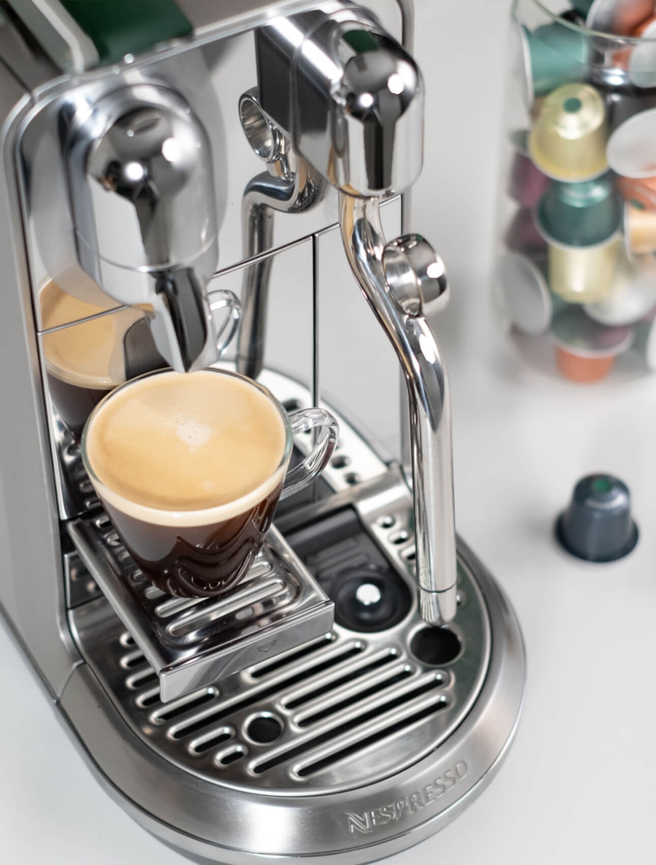 Diverse capsule de cafea We Proudly Serve Starbucks pe blat